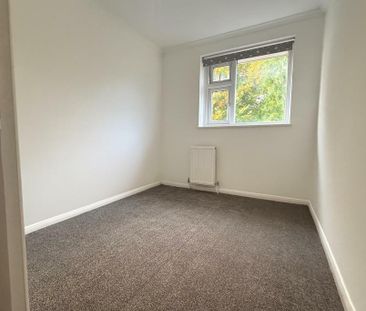 4 bedroom semi-detached house to rent - Photo 3