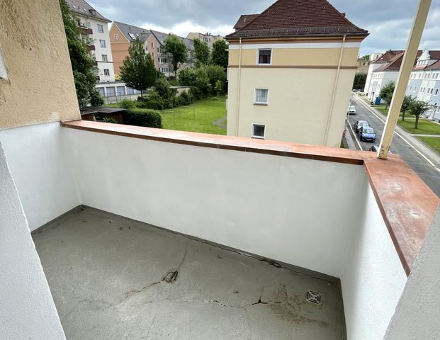 Frisch renoviert, hereinspaziert! 3R-Wohnung ab Juni 2024 mit Balkon, bezugsfrei - Photo 1