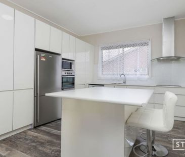 Family Home In The Heart Of Richmond - Photo 2