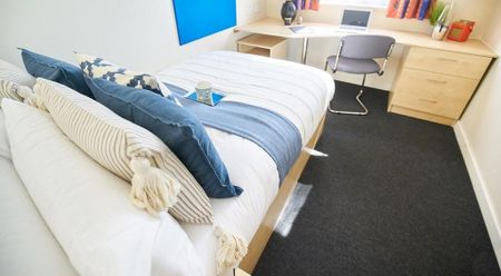 1 bedroom in a flat share to rent - Photo 4
