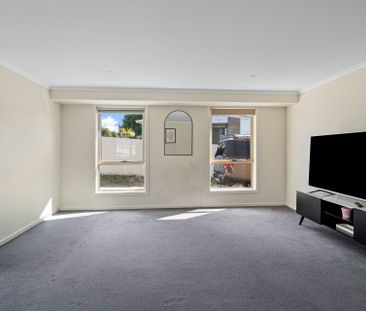 Modern Family Home - Photo 3