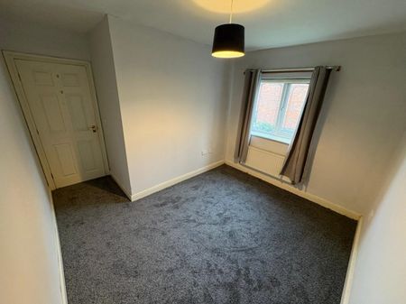 3 bed Semi-Detached - To Let - Photo 4