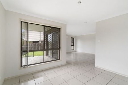 Spacious Four Bedroom Family Home - Photo 2