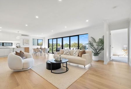 Modern Family Haven Near Beaches & Top Schools - Photo 2