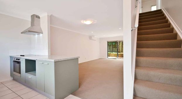 Spacious Three Bedroom in Birkdale - Photo 1