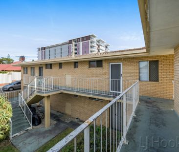 Renovated 2 Bedroom Apartment - Photo 5