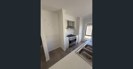 Stylish Family Home in Epping - Perfect for Modern Living - Photo 3