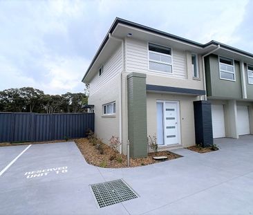 Modern Near New Townhouses , Easy walk to train Station & Shopping. - Photo 6