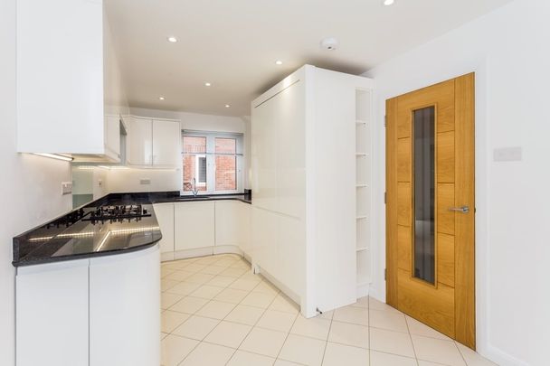 4 bedroom house to rent - Photo 1