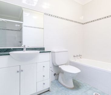 Stylish, Spacious And Modern Three Bedroom Apartment with access to... - Photo 5