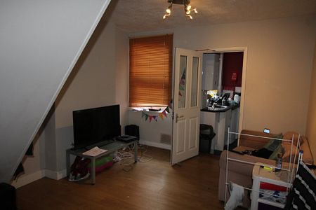 3 bed house to rent in Victor Road, Colchester - Photo 4