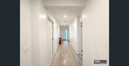 Master Room nearby station | HER Rooms at Williams Landing - Photo 2