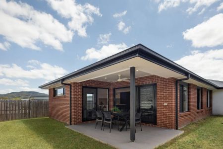 SINGLE LEVEL FAMILY HOME - Photo 3