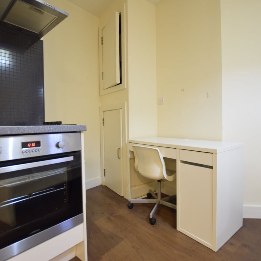 1 bed studio flat to rent in St Peter's Road, Bournemouth, BH1 - Photo 1