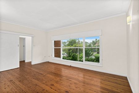 10 Andrew Avenue, Keiraville. - Photo 2