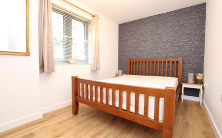 A beautiful two bedroom flat with patio space within a short walk to the city centre and Temple Meads. - Photo 4