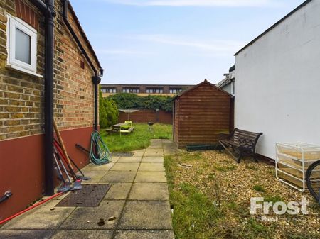 Fruen Road, Feltham,TW14 - Photo 3