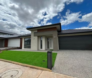 “Welcome to your fresh start at 46 Everbloom Cres!” - Photo 5