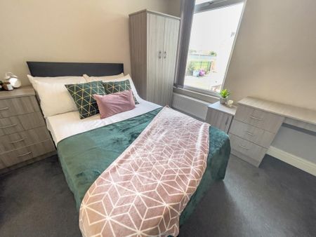 5 bedroom terraced house to rent - Photo 2