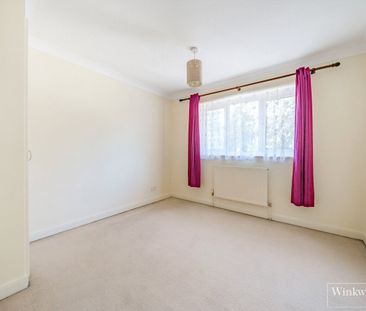 Gloucester Road, Bagshot, Surrey, GU19 - Photo 2