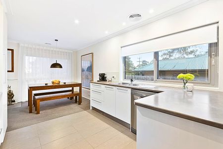 Modern 3 Bedroom Home with Huge Garage/Workshop in Prime Location - Photo 2