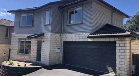 Well Presented Townhouse - Photo 5