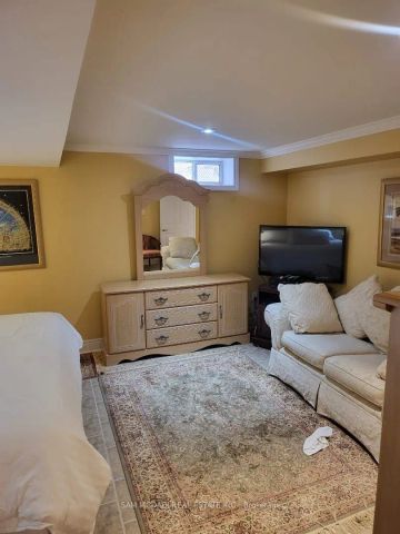 Detached Home For Lease | W9254096 - Photo 4