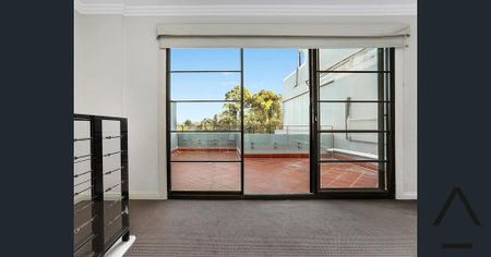 Tri Level Townhouse in the heart of Alexandria - Photo 3