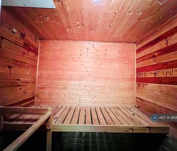 4 bedroom semi-detached house to rent - Photo 5