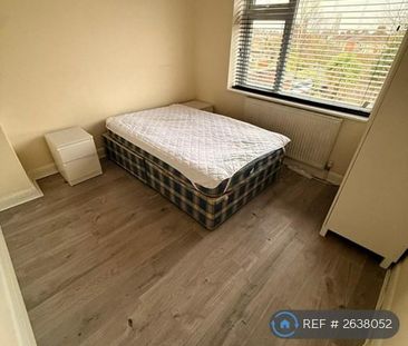 4 bedroom semi-detached house to rent - Photo 3