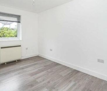 4 bedroom flat to rent - Photo 2