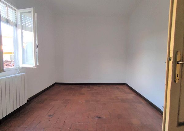 Ampio appartamento con terrazzino libero da metà marzo 2026 !