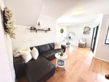 Furnished Tri-Level Home Between Chirn Park & The Broadwater - Photo 4