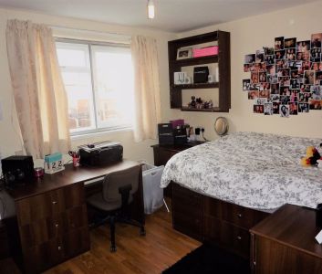 2 bedroom House in Westfield Road, Leeds - Photo 4