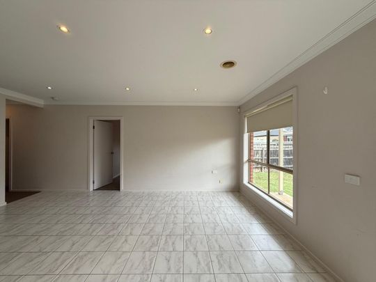 Spacious 3 Bedroom House - Photo 1