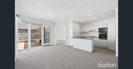 3 BEDROOM HOME IN EXCELLENT LOCATION - Photo 2