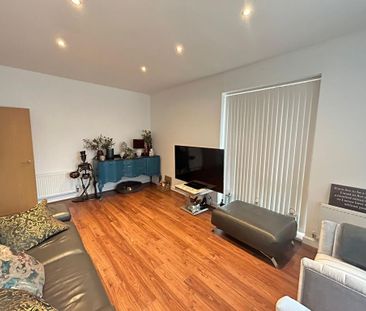4 bedroom detached house to rent - Photo 2