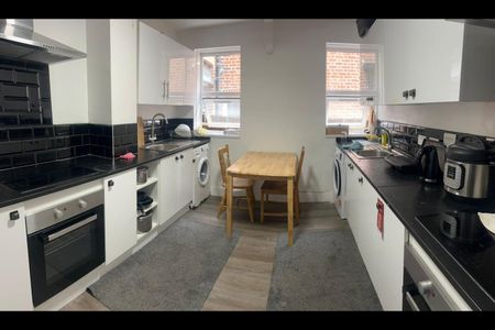 Room in a Shared Flat, Mora Road, NW2 - Photo 3