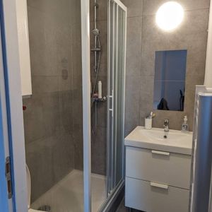 Studio refais à neuf proche toute commodité - Photo 3