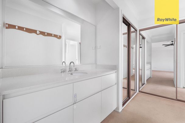 Rare gem in Wentworthville's prestigious 'Dorothy Mount' locale - Photo 1