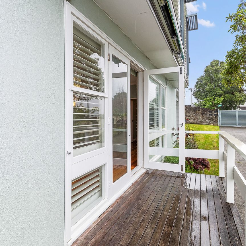 Spacious Living - Unbeatable Location - Photo 1