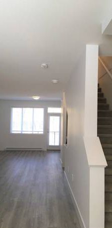 3 Bedroom Townhome Overlooking Tynehead Park - Photo 1