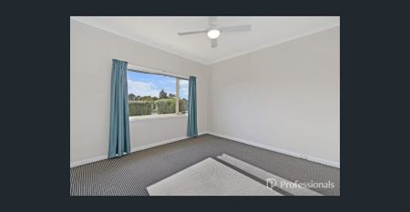 Three bedroom home + shedding - Photo 2