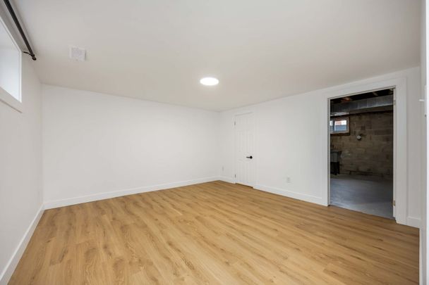 Fully Renovated 2-Bedroom Apartment in Sarnia – Modern &amp; Move-In Ready - Photo 1