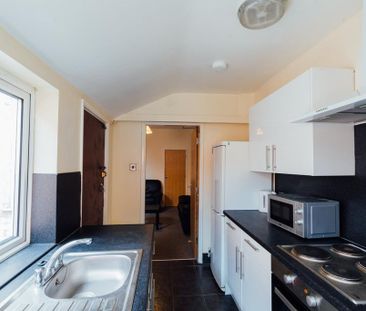 1 bedroom in a house share to rent - Photo 5