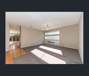 LARGE LIGHT FILLED HOME - Photo 2