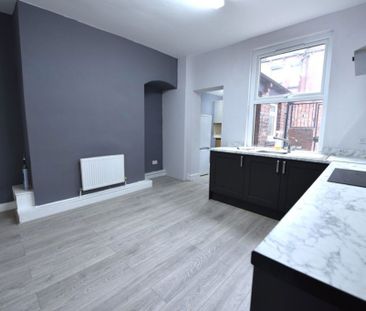 4 bedroom House in Highthorne View, Leeds - Photo 3