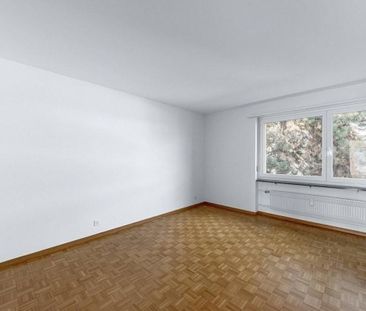 Just right for a small family or a couple - Photo 1