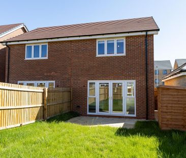 2 bedroom end of terrace house to rent - Photo 4