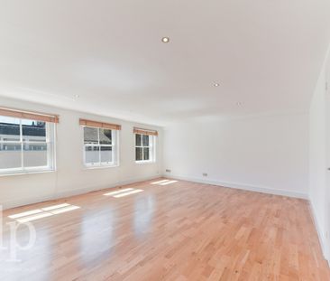 2 Bedroom Flat, Berwick Street W1F - Photo 2